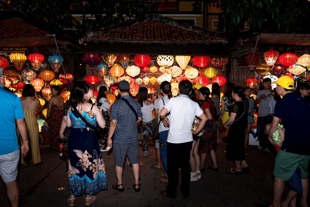 Silk lanterns in Hoi An usually come in a variety of colors (Source: Pexels)